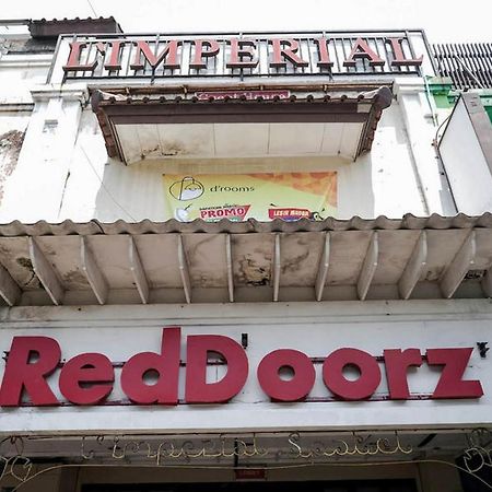 Hotel RedDoorz near WaterBoom Lippo Cikarang Esterno foto