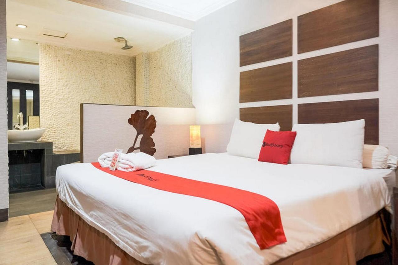 Hotel RedDoorz near WaterBoom Lippo Cikarang Esterno foto